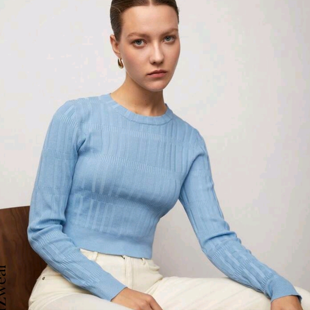 Blue cropped sweater size medium
